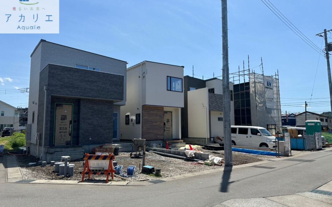 ５／２６写真更新！１号棟建物完成しました！早くも残り２棟【ご成約の方に商品券やオプション特典あり♪】◆日当たり良好■ＷＩＣやパントリーなど充実した収納■駐車スペース３台可能《沼津市大岡　１期　新築戸建全４棟販売》