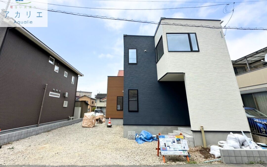 ８／５写真更新！建物完成！【ご成約の方に商品券やオプション特典あり♪】◆日当たり良好♪■ＬＤＫ２０帖以上■ＳＩＣやパントリーなど充実した収納■駐車スペース３台可能《三島市徳倉四丁目　新築戸建全１棟販売》