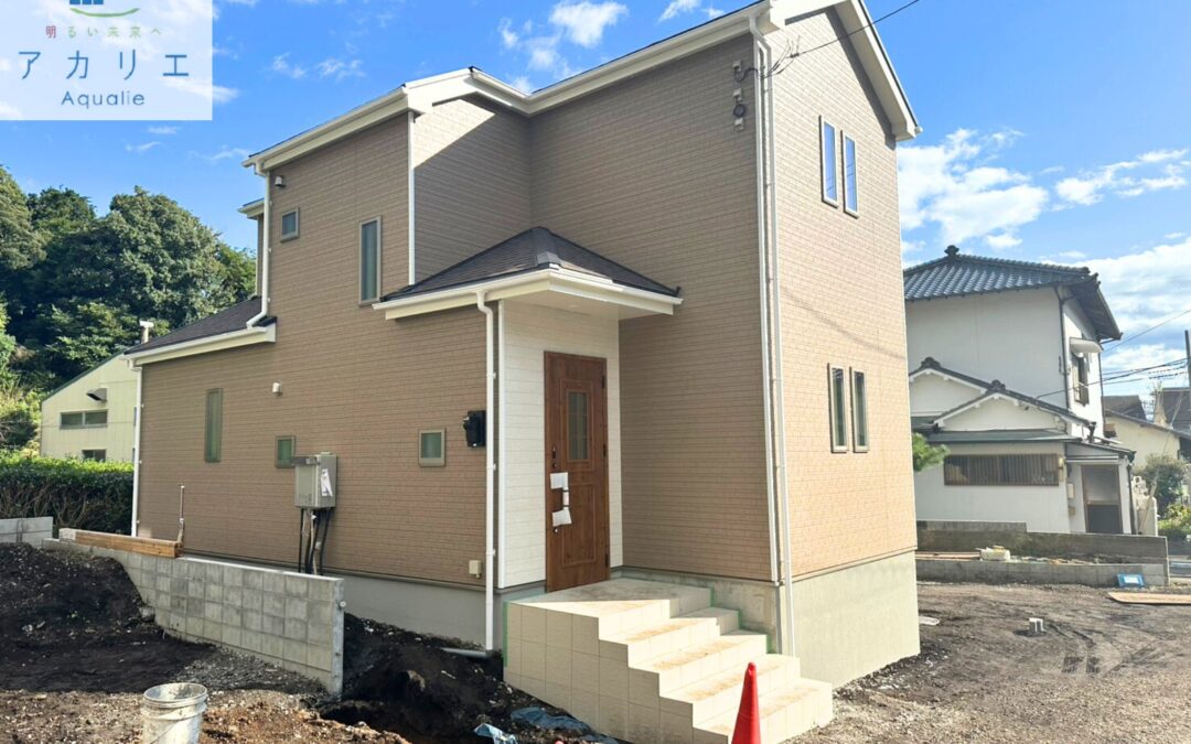 10/28写真更新!早くもラスト1棟!【ご成約の方に商品券やオプション特典あり♪】■LDK15帖以上■玄関がすっきり片付くシューズクロークなど豊富な収納あり■駐車スペース2台可能《沼津市西沢田 新築分譲住宅全2棟販売》